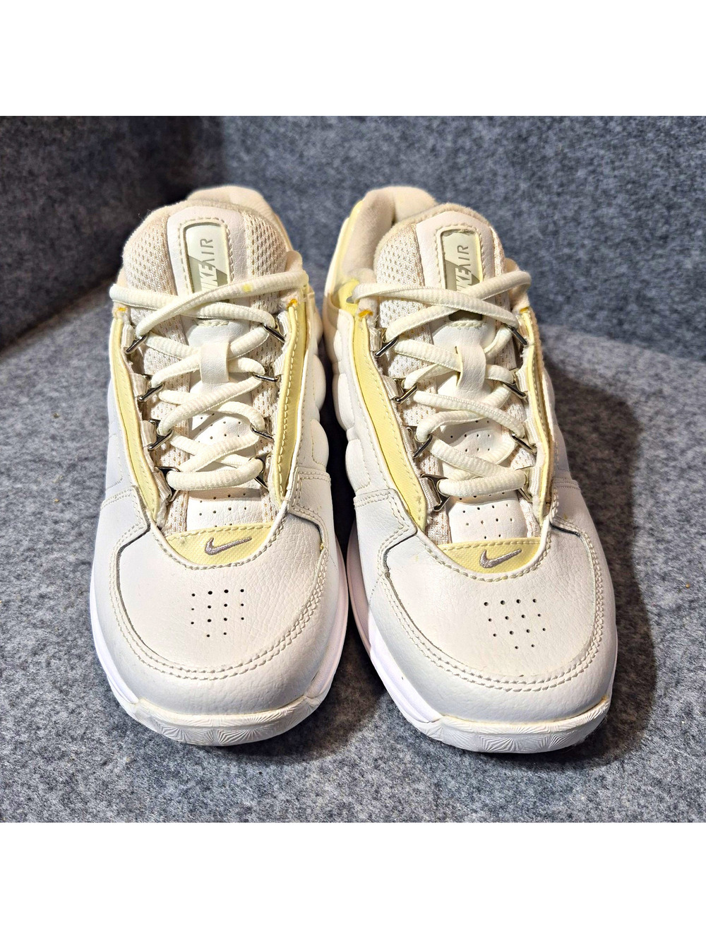 Women's Nike Air White Low Top Lace Up Athletic Sneaker Style 315258-112 W6.5